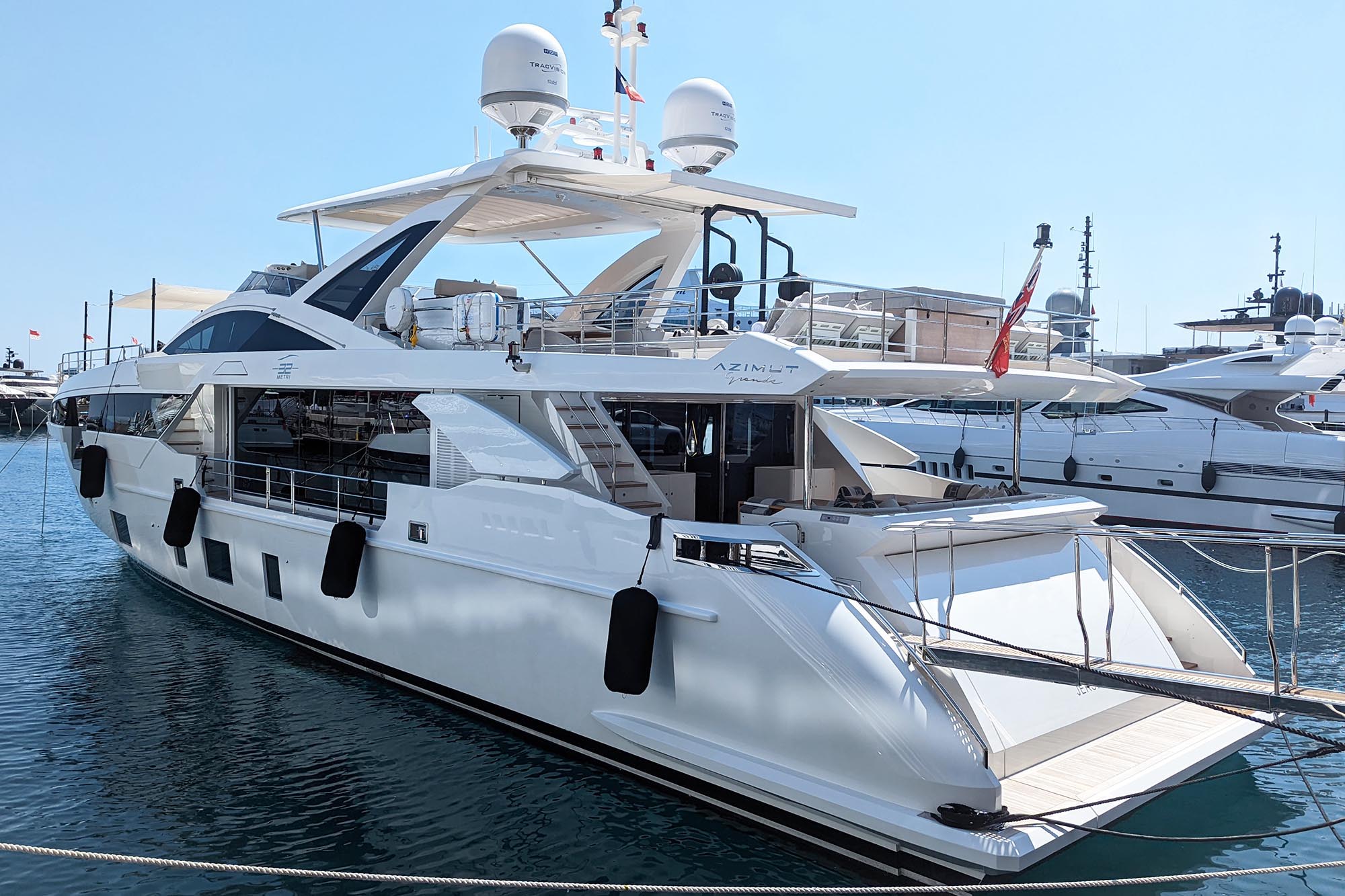 yacht 32 metri prezzi