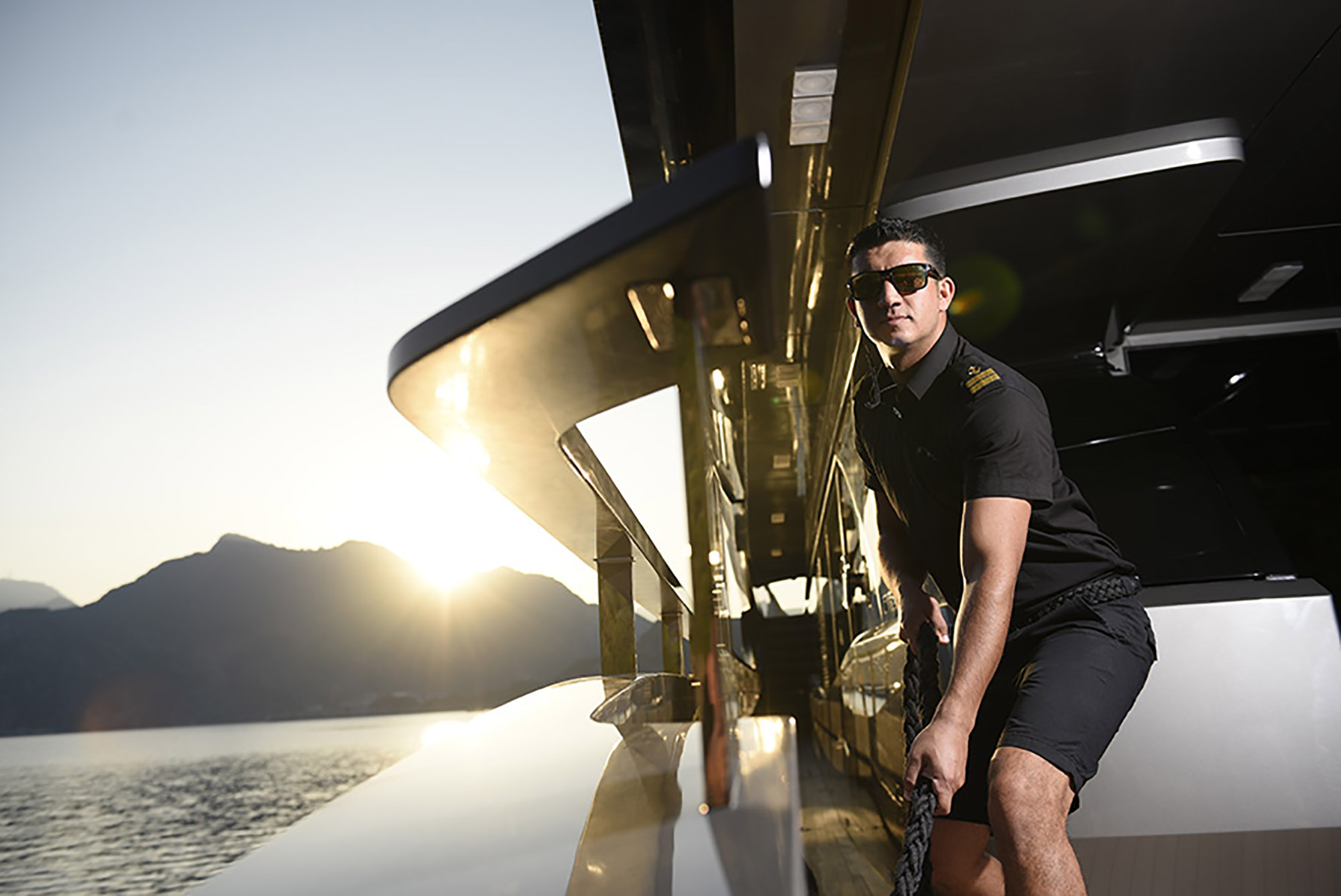 how to be a deckhand on a yacht