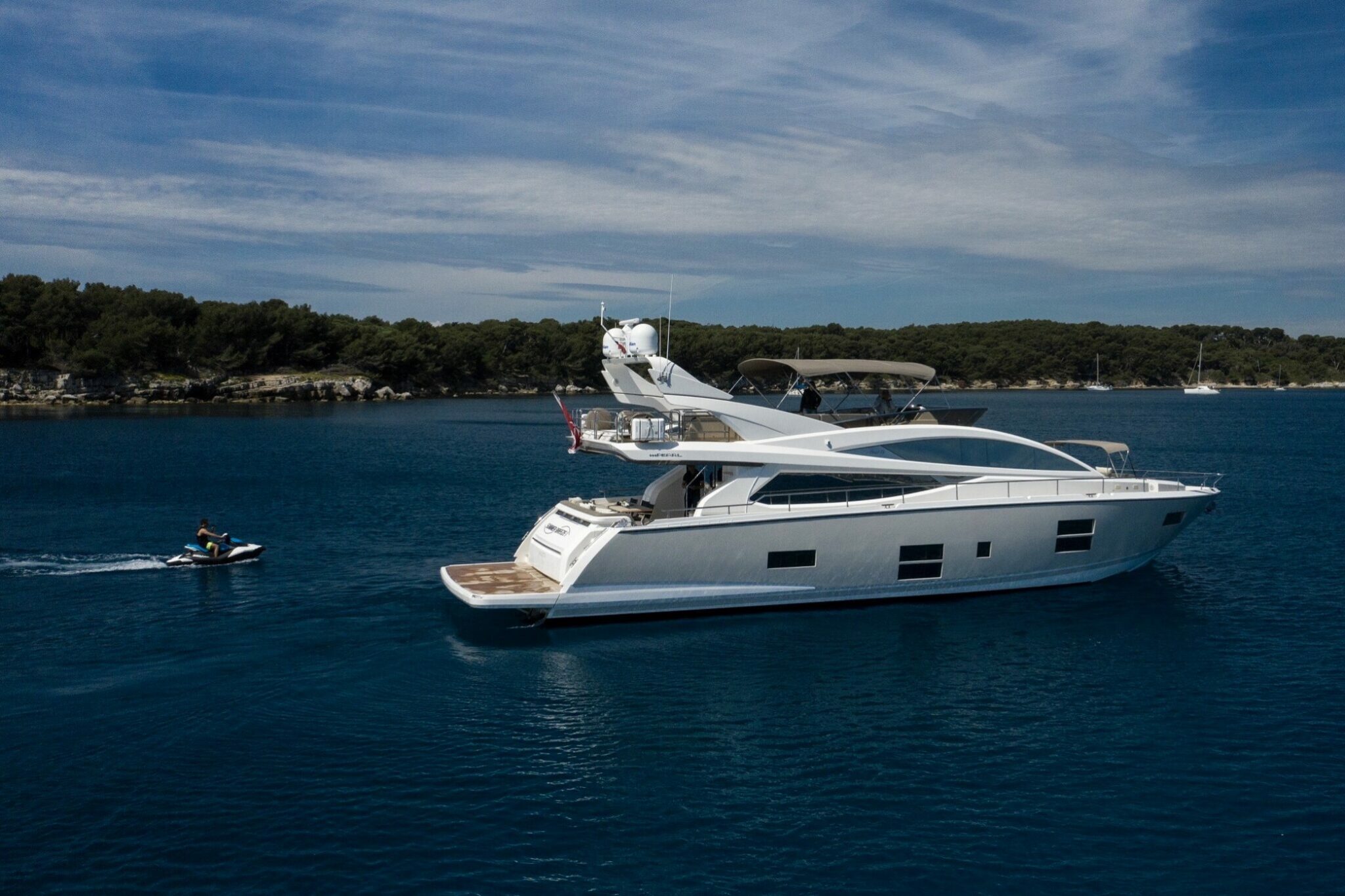 Èze Flybridge Yacht Charter | TWW Yachts